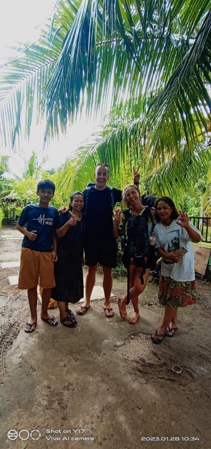 Raja Ampat Sandy Guest House Saonek Exterior photo